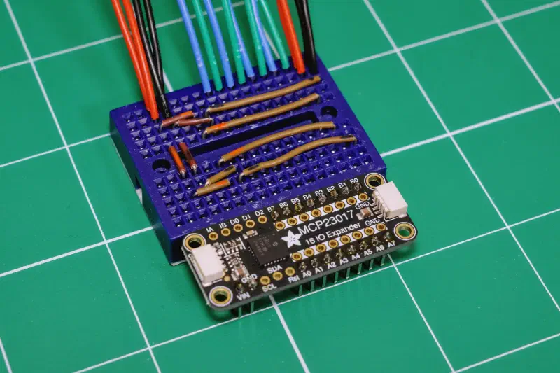 img-station-box-board.compressed.webp